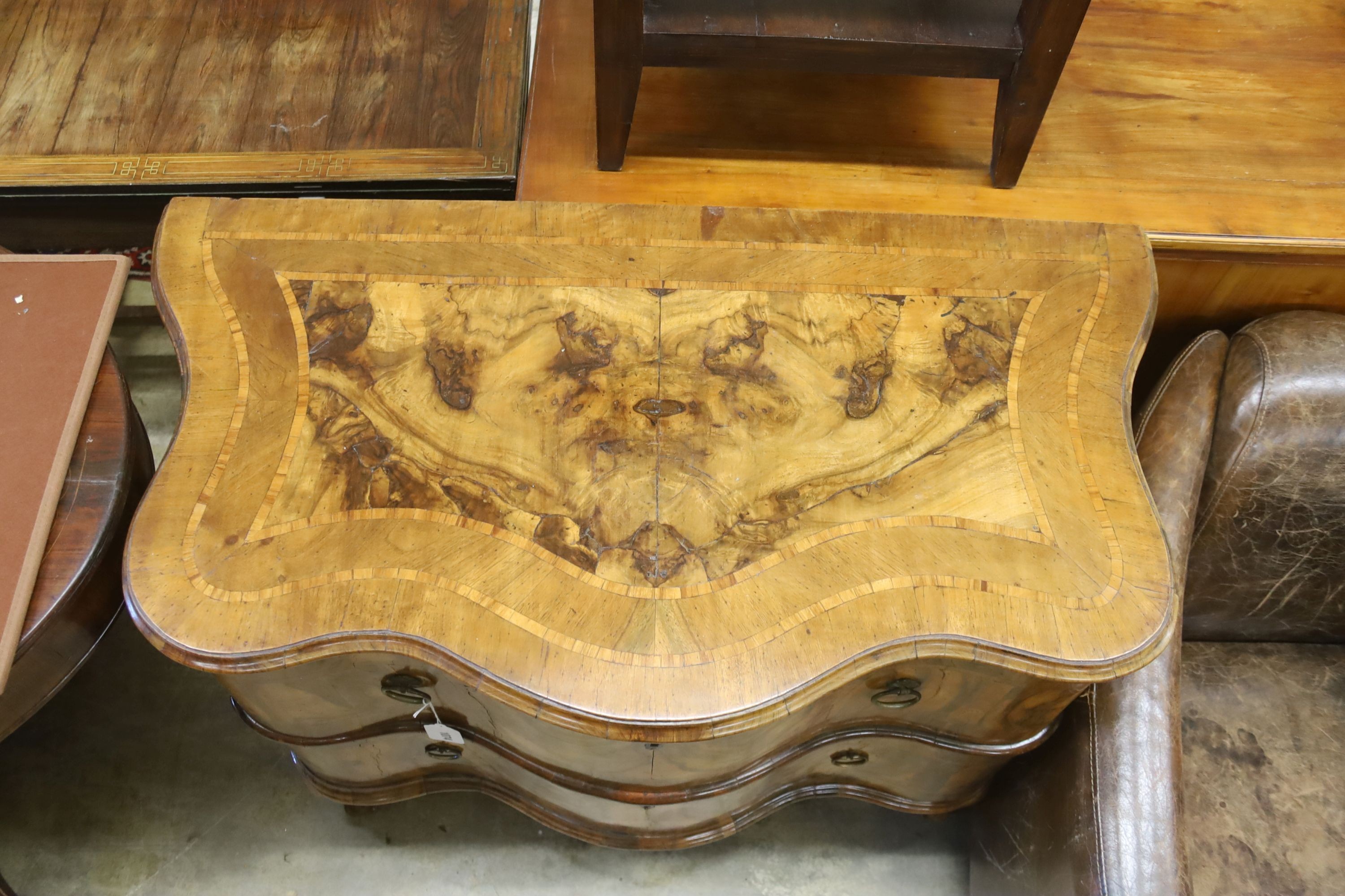 An 18th century Italian banded walnut serpentine commode, width 100cm, depth 54cm, height 80cm